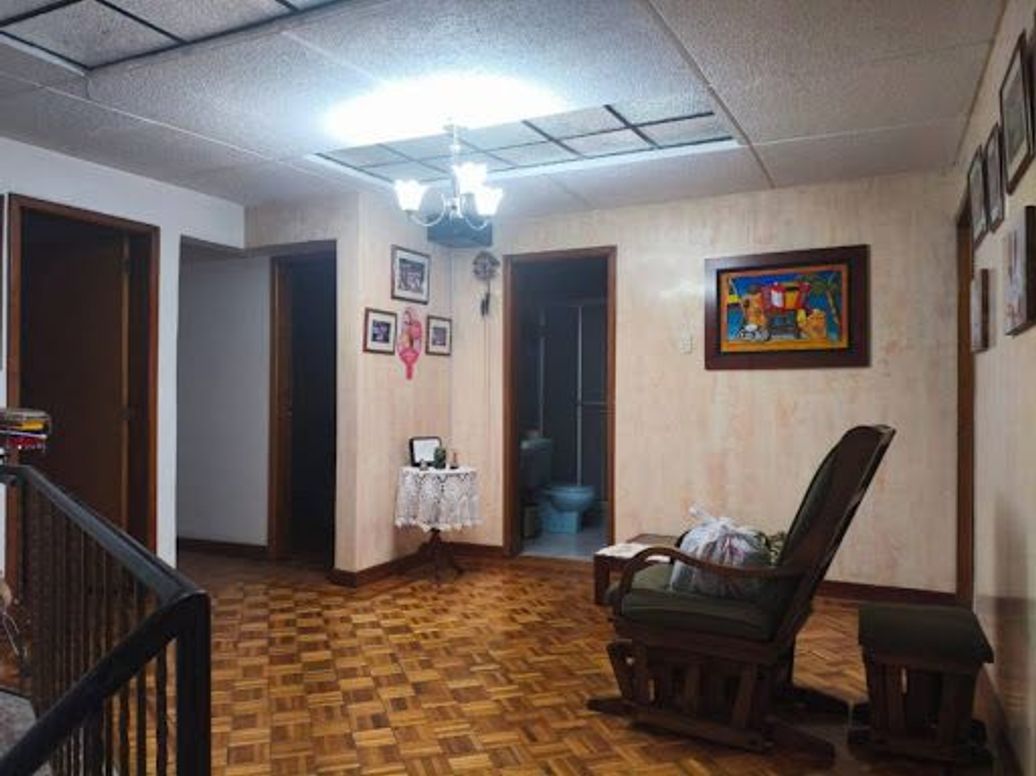 Casa de 7 alcobas en venta en Santa Isabel, Bogotá, 273 m² · foto 9 de 20