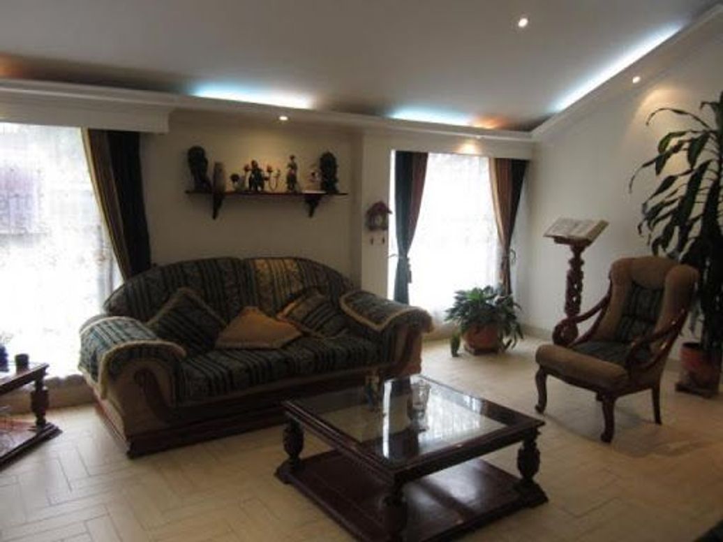 Casa de 4 alcobas en venta en Alhambra, Bogotá, 346 m² · foto 2 de 18