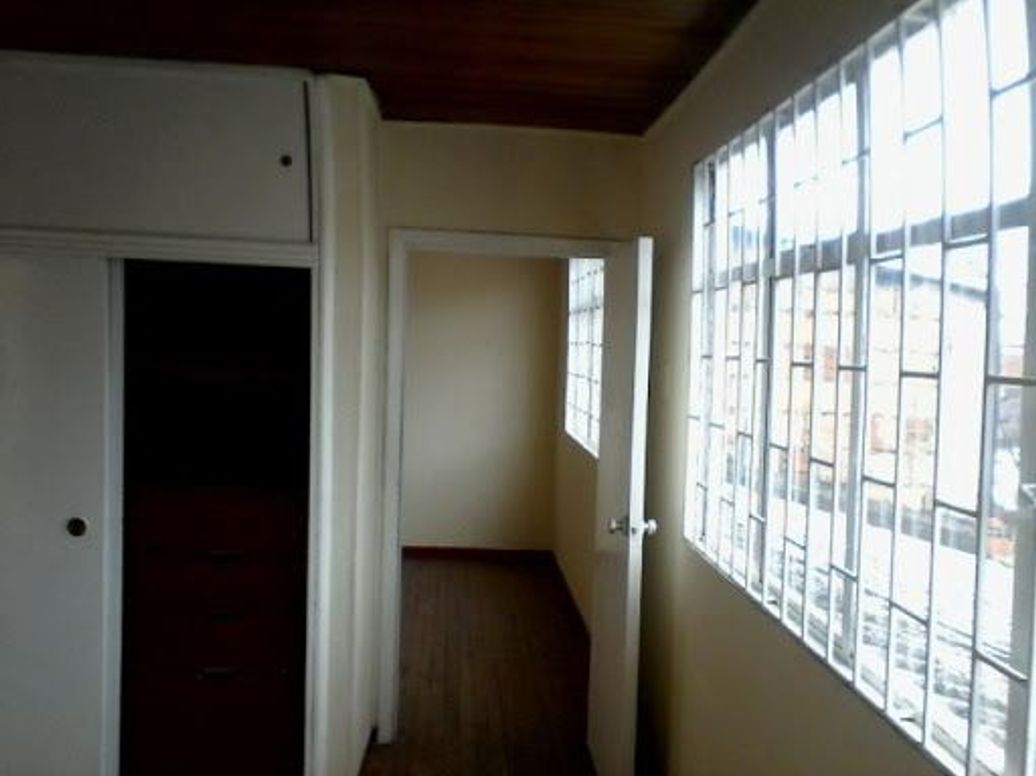 Casa de 5 alcobas en venta en Los Alcázares, Bogotá, 627 m² · foto 2 de 11