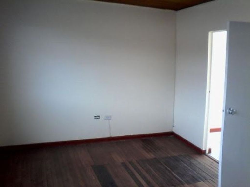 Casa de 5 alcobas en venta en Los Alcázares, Bogotá, 627 m² · foto 3 de 11
