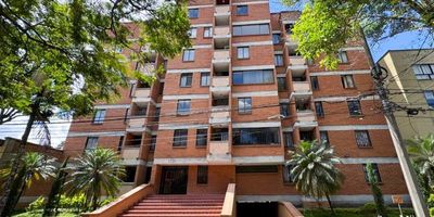 Agradable apartamento ubicado en el sector de La castellana , en la carrera 85, piso 7, tiene un área de 113 metros aproximadamente. El inmueble cuenta con: 3 alcobas, 3 baños cabinados, 3 closets, sala y comedor, cocina integral con red de gas, y piso en cerámica.
Los datos de los inmuebles promocionados en la página web están sujetos a cambio y verificación de disponibilidad.