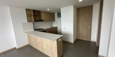  Apartamento en arriendo – 92 m² | 3 alcobas | 2 baños | parqueadero | $3.700.000

Disfruta de la comodidad y el bienestar que te ofrece este moderno apartamento de 92 metros cuadrados, ubicado en una unidad cerrada completa, ideal para quienes buscan un entorno seguro y con excelentes zonas comunes.

El apartamento cuenta con 3 alcobas amplias, 2 baños completos, una cocina integral moderna, zona social con excelente iluminación natural y balcón con vista agradable. Incluye parqueadero cubierto, brindándote comodidad y tranquilidad.

La unidad residencial ofrece todas las comodidades: piscina, gimnasio, salón social, zonas verdes, juegos infantiles y vigilancia 24/7, pensada para el disfrute y la seguridad de toda la familia.

 Canon mensual: $3.700.000
 Área: 92 m²
 Alcobas: 3 | Baños: 2 | Parqueadero: 1
 Unidad cerrada completa con excelentes zonas comunes

 ¡Vive en un espacio moderno, cómodo y seguro, con todo lo que necesitas a tu alcance!