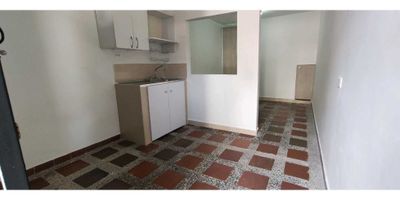 Apartaestudio con excelente ubicación en exclusivo sector de Envigado. Barrio San Marcos. Con servicios incluidos de agua y luz NO red de gas. ( se debe de llevar pipeta. No se admite fogon de luz.). Tiene entrada para moto. En su interior encontramos cocina, habitación,  baño con lavadero y ducha. 
