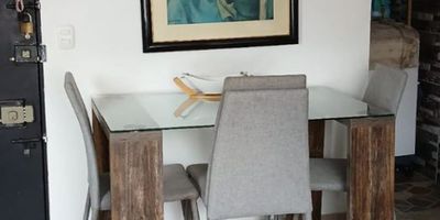 Se vende una propiedad en el desarrollo Parque DE Bogota Urapan PH, ubicado en Bogotá D.C., en el piso 5. Esta propiedad cuenta con 2 habitaciones, 1 baño y una cocina integral. También incluye zona de lavandería. La propiedad tiene una superficie total de 47.43 m2, de los cuales 44.08 m2 están techados. Fue construida en el año 2017 y se encuentra en buen estado. Cuenta con portero, zonas verdes y seguridad las 24 horas. La propiedad incluye parqueaderos comunales.   DBG-592
