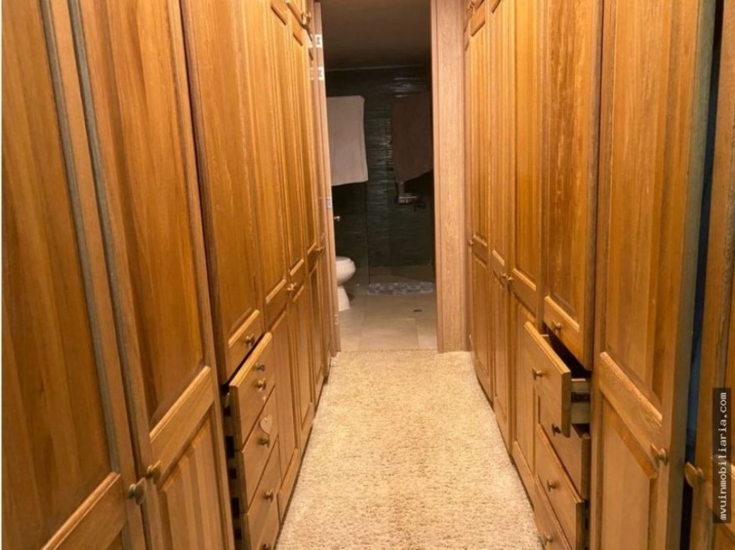 Apartamento de 3 alcobas en venta en Los Rosales, Bogotá, 192 m² · foto 10 de 14