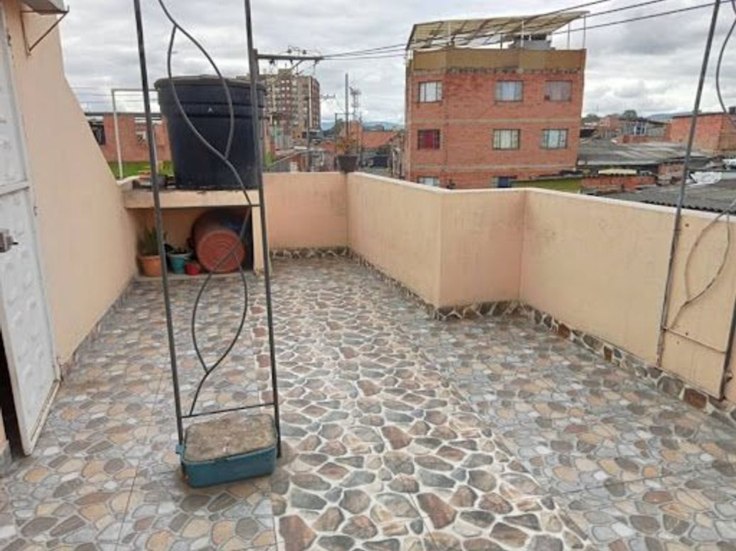 Casa de 13 alcobas en venta en La Laguna, Bogotá, 317 m² · foto 18 de 18