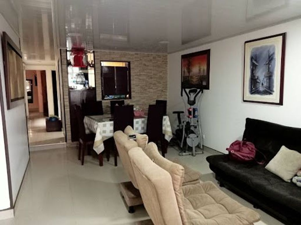 Casa de 13 alcobas en venta en La Laguna, Bogotá, 317 m² · foto 8 de 18