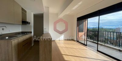 Arriendo o Vendo  apartamento en Rionegro, barro blanco,  62 mt², 2 Alcobas, 2 closets y baño, 1 baño social, sala comedor, cocina integral, zona de ropas, cuarto util, parqueadero privado y de visitantes, ascensor, portería 24/7, salón social, salón de yoga, servicio de lavandería, zona de mascotas y niños, gimnasio, cerca al aeropuerto JMC, túnel de oriente, colegios, universidades, iglesias, centros comerciales, comercio en general.  Información sujeta a cambios. Las imágenes de muebles, enseres, decoración y demás elementos son una referencia.Vende Activos y Bienes, Inmobiliaria experta en administración, arrendamiento y venta de apartamentos, casas, locales, bodegas y oficinas en el Oriente Antioqueño, Medellín y toda el área Metropolitana.