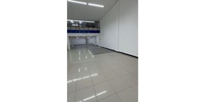 Tu negocio en el corazón de Pereira
Se arrienda local comercial con mezanine, bodega y dos baños, en zona estratégica del centro de Pereira, rodeado de entidades financieras, hoteles y oficinas.

Alto flujo peatonal y vehicular, ideal para diversidad de negocios que buscan visibilidad y crecimiento.

No pierdas esta oportunidad de ubicar tu marca donde todos te verán

Agenda tu cita hoy mismo y conoce este excelente local.
