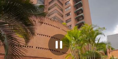 [19/10, 14:25] Libardo Cadena Profesional en Bienes Raices: CIUDAD
Cali.

ACCIÓN 
Venta.

PROPIEDAD 
Apartamento en 6° piso con ascensor.

UBICACION 
Edificio El Aleph
Avenida 11 #7-201 
Barrio Juanambú

ÁREA: 256 M2

ADMINISTRACIÓN 
$1'600.0000

DETALLES 
Tiene:
Sala comedor
Amplia terraza con increíble vista a la ciudad
Estudio
Habitación del hall de alcobas
5 baños
3 Habitaciones 
1 Habitación de servicio
Cocina integral 
Comedor de cocina con balcón.
2 parqueaderos privados
Cuarto de depósito 

La Unidad Residencial tiene:
Sendero ecológico con bosque
Salón social interno para conferencias, o reuniones sociales
Sala de billar
Zona social con Piscina Semi olimpica
Zona de asados
Amplio salón para reuniones sociales.
Turco
Sauna
Cancha de squash
10 Parquederos de visitantes internos
Vigilancia 24 horas

PRECIO DE VENTA 
$950'000.000