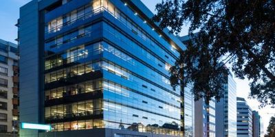 Local con excelente ubicación e iluminación, áreas amplias y abiertas, cuenta con una terraza de ochenta metros cuadrados.  Todos los usos comerciales.