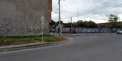 Excelente lote para uso mixto, ubicado sobre vía principal, servicios públicos, agua, alcantarillado, energía