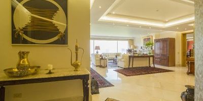 Magnifico apartamento, zonas verdes, juegos infantiles, seguridad privada las veinticuatro horas condominio y barrio, cctv,  salón social, gimnasio, cancha de tenis, cancha de squash, puertas de acceso blindadas, salón para escoltas, cuatro garajes, dos balcones