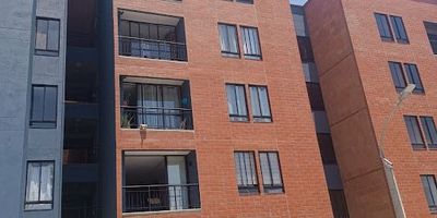 Bemsa Propiedad Raiz arrienda apartamento, zona María auxiliadora, La Ceja, 56 mts, segundo piso, tres habitaciones, dos baños, closet y vestier, cocina integral, zona de ropas,  excelentes acabados, cerca a parroquias, colegios, supermercados.