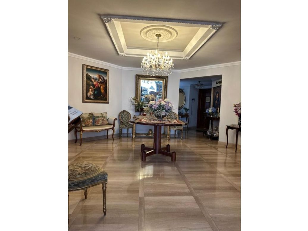 Apartamento de 3 alcobas en venta en Santa Barbara Occidental, Bogotá, 211 m² · foto 7 de 16