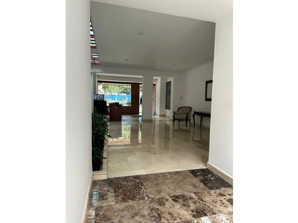 Apartamento de 3 alcobas en venta en Santa Barbara Occidental, Bogotá, 211 m² · foto 6 de 16