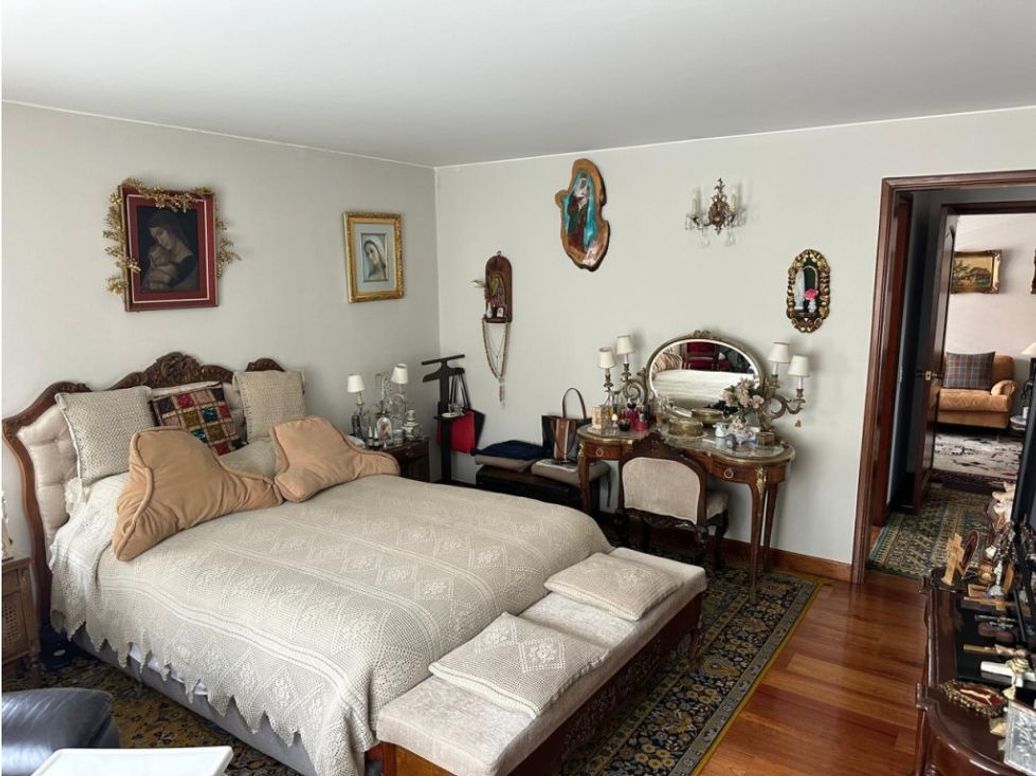 Apartamento de 3 alcobas en venta en Santa Barbara Occidental, Bogotá, 211 m² · foto 9 de 16