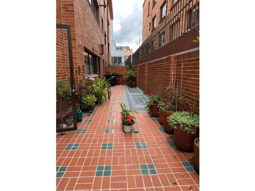 Apartamento de 3 alcobas en venta en Santa Barbara Occidental, Bogotá, 211 m² · foto 11 de 16