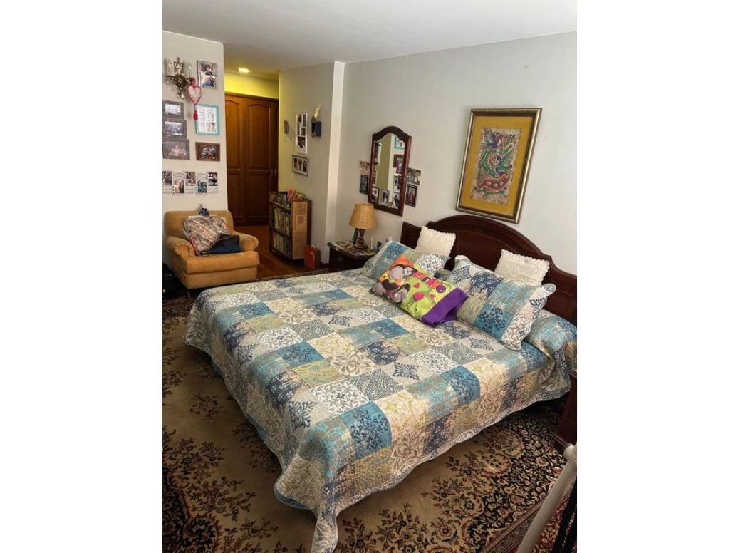 Apartamento de 3 alcobas en venta en Santa Barbara Occidental, Bogotá, 211 m² · foto 12 de 16