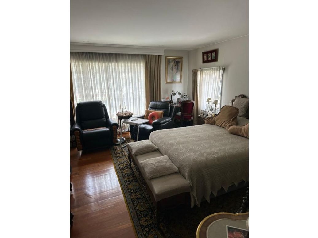 Apartamento de 3 alcobas en venta en Santa Barbara Occidental, Bogotá, 211 m² · foto 13 de 16