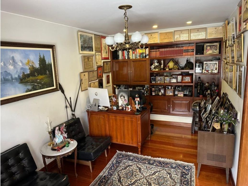 Apartamento de 3 alcobas en venta en Santa Barbara Occidental, Bogotá, 211 m² · foto 3 de 16