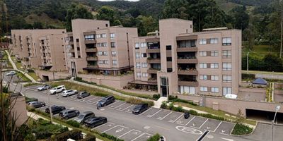 ¡Vive rodeado de naturaleza y tranquilidad! Se arrienda apartamento en unidad cerrada con vigilancia permanente , con excelentes amenidades para disfrutar cada día con comodidad y seguridad. Ubicado en un sector tranquilo y seguro, a las afueras del casco urbano, donde el canto de los pajaritos será tu despertador cada mañana. Disfruta de un entorno natural, aire puro y la paz que mereces, sin alejarte demasiado de la ciudad. Ideal para quienes buscan bienestar, seguridad y conexión con la naturaleza. Contáctanos para más información y agenda tu visita.