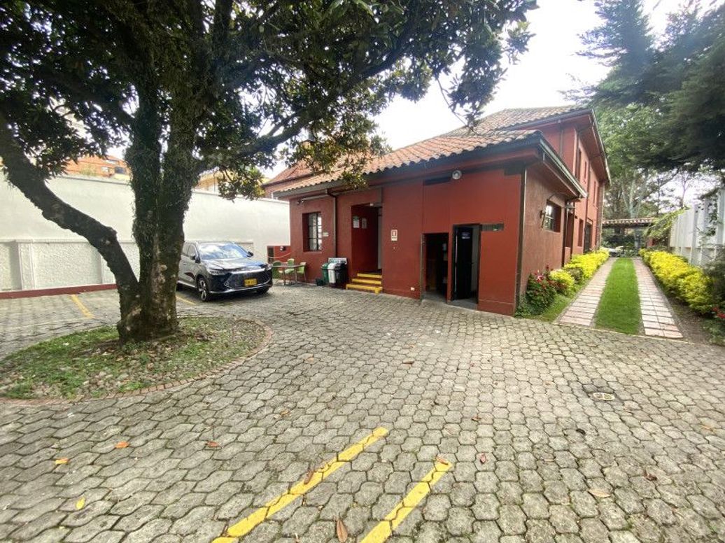 Casa de 5 alcobas en venta en El Nogal, Bogotá, 453 m² · foto 15 de 16