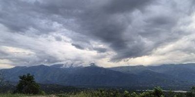 Vendo lote enparcelación valle del Tonusco Santa fe de Antioquia ,a tan solo 5 minutosde pueblo, son 3.300 m2, con explanación, linda con vista al valle, rieles hasta el lote, ya tiene acueducto,parcelación con portería,cuenta con escritura al 100%, facilidad deenergía. 
Área del inmueble va sujeta a verificación de escrituras.