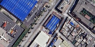 Bodega Industrial Al lado del Aeropuerto Area total Construcción 3.485 Metros total,  Área libre de bodega 1.200 Metros, Mas Area de Of 1.300 metros en dos niveles entre mzz, oficinas locales, mas zona de parqueo privado 1.000 metros, zona de parqueaderos privados descubiertos 