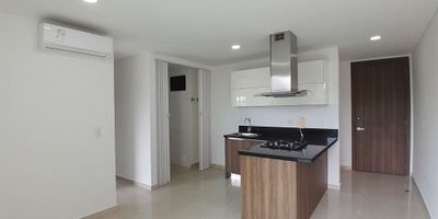 Descubre este apartamento de 69.6 metros cuadrados distribuidos en sala-comedor, 3 balcones, cocina, 2 habitaciones, aire acondicionado, 2 baños, area de labores, patio, cuenta con salon social, 4 ascensores, piscina, zona infantil, planta electrica, gimnasio, sauna, zona BBQ  y 1 parqueadero, este inmueble ofrece comodidad. No pierdas la oportunidad de vivir en este espacio. ¡Contáctanos ahora para más información!