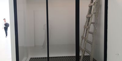 Arrienda este amplio local de 65 m en una excelente ubicacion

Este espacio ofrece todo lo que necesitas para tu negocio:
Bano con loseta y area para el aseo de utensilios.
Espacio independiente que puede usarse como vestidor o deposito.
Area adicional ideal para oficina o punto administrativo.
Zona principal amplia, abierta y versatil, perfecta para adaptarla segun tu actividad comercial.

Canon de arrendamiento: $4.800.000

Ideal para emprendedores o empresas que buscan un lugar funcional, con buena distribucion y facil adecuacion.