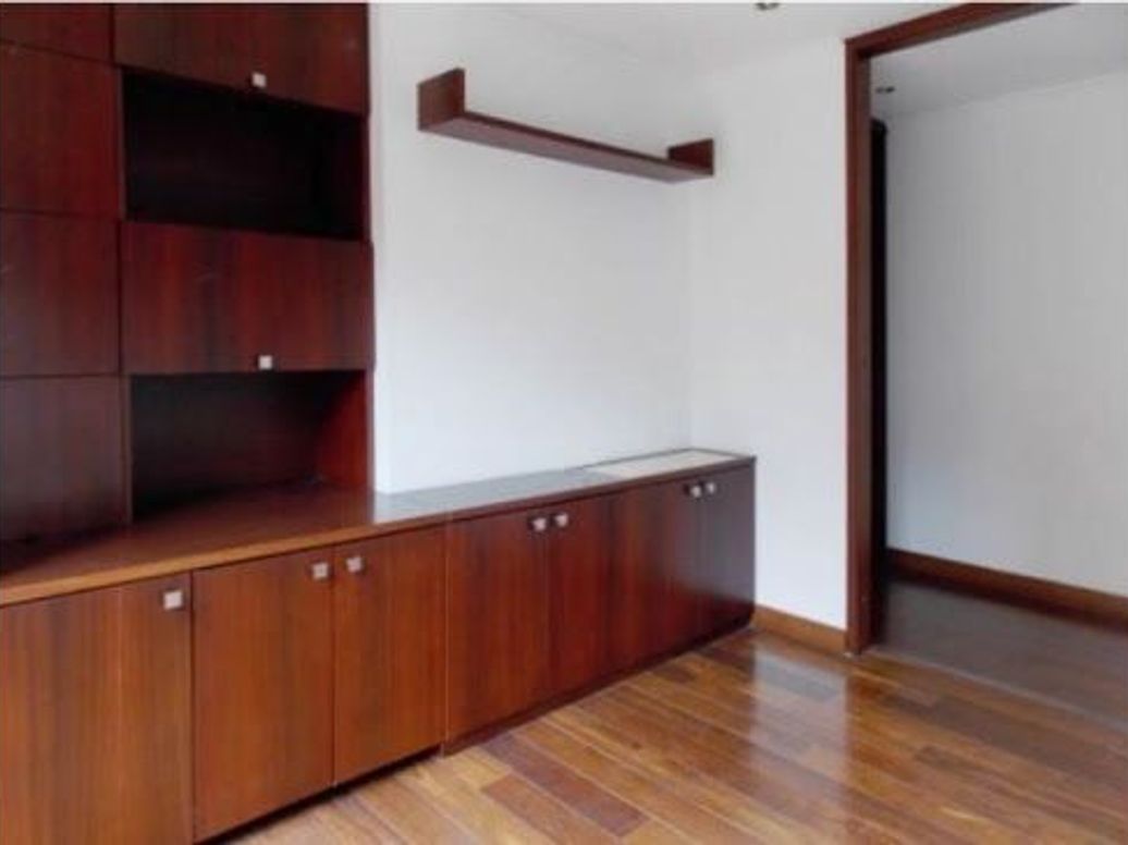 Apartamento de 3 alcobas en venta en Los Rosales, Bogotá, 322 m² · foto 6 de 10