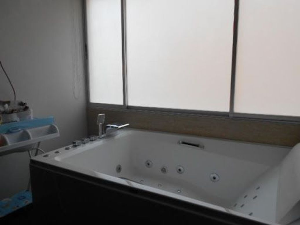 Apartamento de 4 alcobas en venta en Santa Barbara, Bogotá, 243 m² · foto 3 de 18