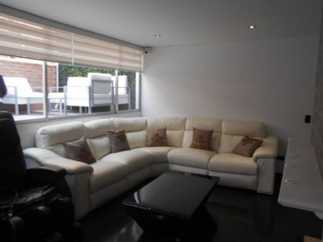 Apartamento de 4 alcobas en venta en Santa Barbara, Bogotá, 243 m² · foto 2 de 18