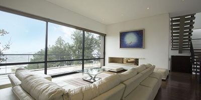 Casa en conjunto rodeado de naturaleza,  vista completa al embalse san Rafael, zona verde excelentes acabados, pisos de las alcobas en alfombra,  pisos de la cocina en cerámica y piso de la sala-comedor en madera zapan, cerca a la ciudad, un lugar tranquilo con aire puro. Opción de permuta parcial o total  por apto en Bogotá En buen sector.