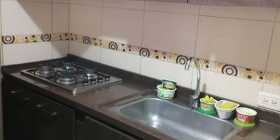 Apartamento en Villa Teresita, Engativa. Con un área total de 41m2 en piso tres por escalera y vista a Parqueaderos. Cuenta con Sala y comedor en un mismo espacio, 2 habitaciones con closets, estudio o tercera habitación; un único baño completo, cocina integral con barra tipo americano y zona de lavado ventilada y separada. En Conjunto cerrado que ofrece salón social, cuarto de basuras, vigilancia 24 horas con Cctv y parqueaderos comunales con rotación trimestral. Ubicado en zona residencial y cercano a comercio vecinal, escuelas y colegios. Acceso y transporte por vías principales como la Av Mutis y la Calle 72.DEV-926 
