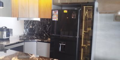 HERMOSA CASA UNIFAMILIAR EN VENTA EN LA CEJA (SECTOR COLEGIO SALESIANOS).
$750.000.000 NEGOCIABLES!!
 SE ACEPTA CAMBIO A CASA LOTE EN LA CEJA CON MINIMO 210 MTS DE AREA Y FRENTE DE MINIMO DE 7 MTS.
Area: 134 mts².
 Estrato : 4.
Predial: $300.000 trimestral.
Se entrega con escrituras al .

 PRIMER NIVEL:
Cocina integral con piedra exótica, con iluminación en vidrio y barra en roble para 8 personas.
Garaje cubierto.
️Sala independiente.
Baño social completo .
️ 1 habitación amplia.
 Zona BBQ.
 Jardín interno.
 Escalas flotantes en estructura y roble.

 SEGUNDO NIVEL:
️ 2 Habitaciones con clóset,alcoba principal con vestier y baño turco.
 Zona de ropas amplia.
 Calentador a gas 
 Patio con pérgola corrediza.
 Sala de Star.
 Balcón externo amplio .
 Balcón interno en vidrio craquelado.
 EXELENTES ACABADOS Y EXCELENTE ILUMINACIÓN NATURAL.
 No paga administración.

Más info :  3015420632.