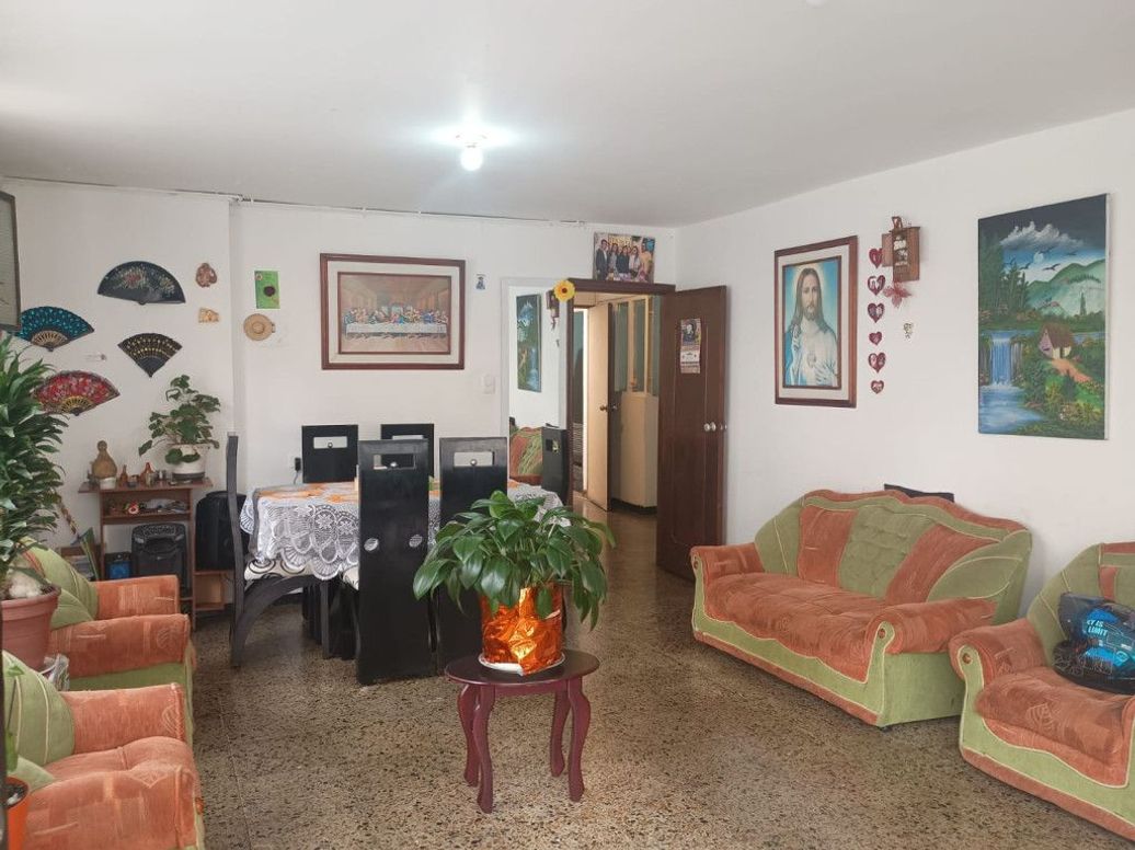 Casa de 8 alcobas en venta en Las Flores Et. I, Bogotá, 300 m² · foto 6 de 19