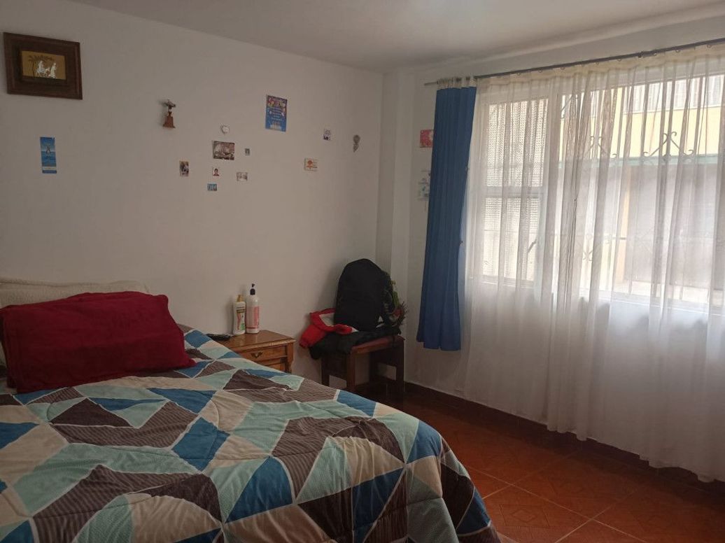 Casa de 8 alcobas en venta en Las Flores Et. I, Bogotá, 300 m² · foto 2 de 19