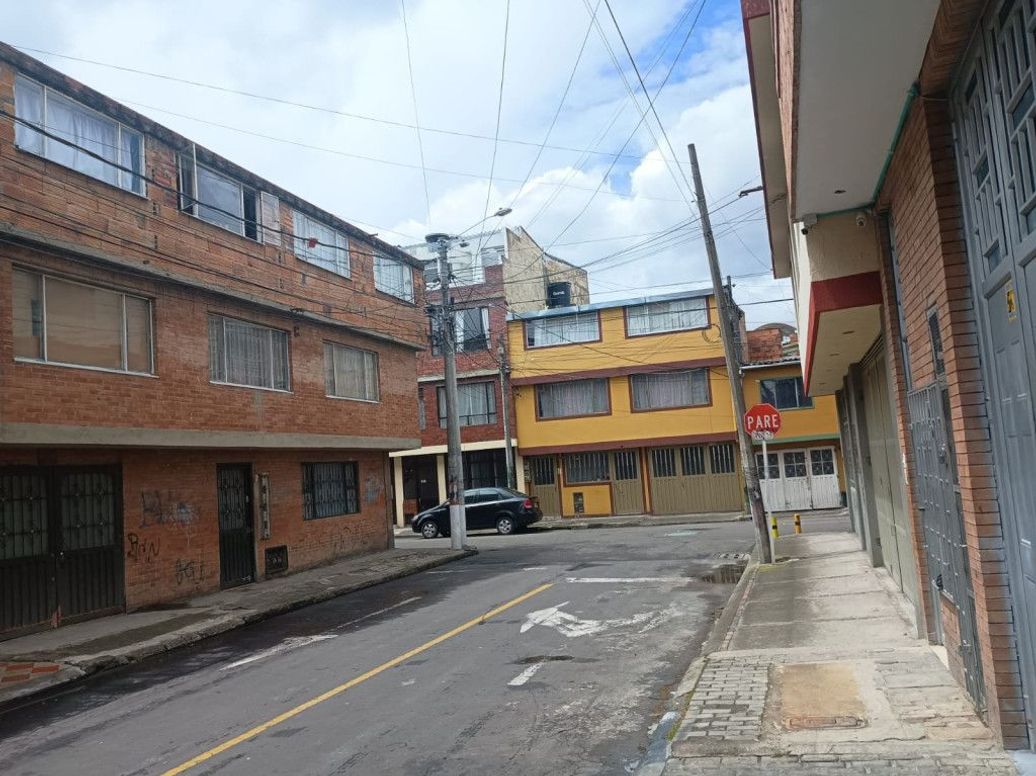 Casa de 8 alcobas en venta en Las Flores Et. I, Bogotá, 300 m² · foto 18 de 19