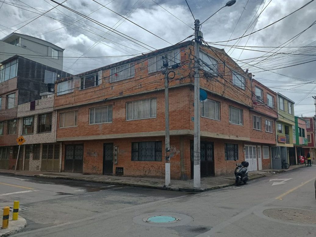 Casa de 8 alcobas en venta en Las Flores Et. I, Bogotá, 300 m² · foto 19 de 19