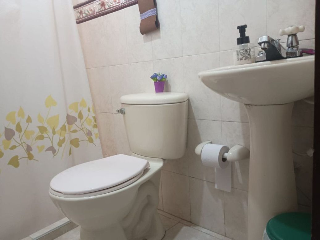 Casa de 8 alcobas en venta en Las Flores Et. I, Bogotá, 300 m² · foto 8 de 19
