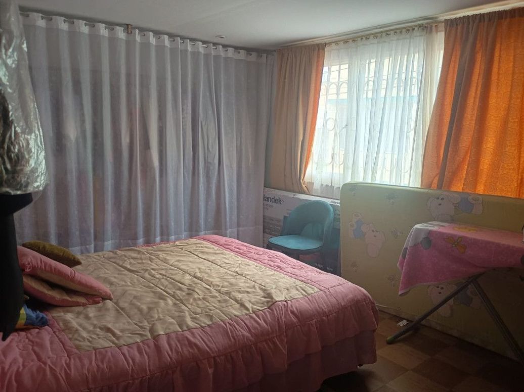 Casa de 8 alcobas en venta en Las Flores Et. I, Bogotá, 300 m² · foto 10 de 19