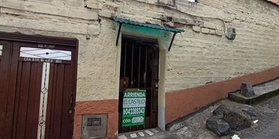 Agradable Aparta estudio ubicado en el sector de Robledo palenque, en la calle 76, piso 1, tiene un área de 40 metros aproximadamente. El inmueble se compone de 1 alcoba, sala y comedor, 1 closet, 1 baño cabinado, cocina sencilla con red de gas y piso en cerámica.
Los datos de los inmuebles promocionados en la página web están sujetos a cambio y verificación de disponibilidad.