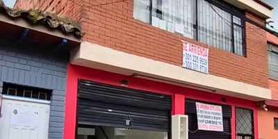 Local recién remodelado ubicado sobre la carrera 6 del centro histórico de Zipaquirá!!

excelente ubicación a 90 pasos del Parque de La Independencia. 
Piso de alto tráfico (porcelanato)
Servicio de agua, luz trifásica, gas. 
Área total 80 mts2 distribuidos en un 
primer piso y un mezanine
cuenta con 2 baños y 2 depositos, 
listo para adecuar un restaurante, panadería/café, hamburguesería o pizzería gourmet que complete la 
oferta gastronómica que ya existe en este sector. 
Cerca a la alcaldía, bancos, hoteles, 
parques, a dos cuadras de la plaza de la independencia. 
Valor del arriendo libre de 
impuestos. Zona con gran proyección turística y conocida por su privilegiada 
localización.