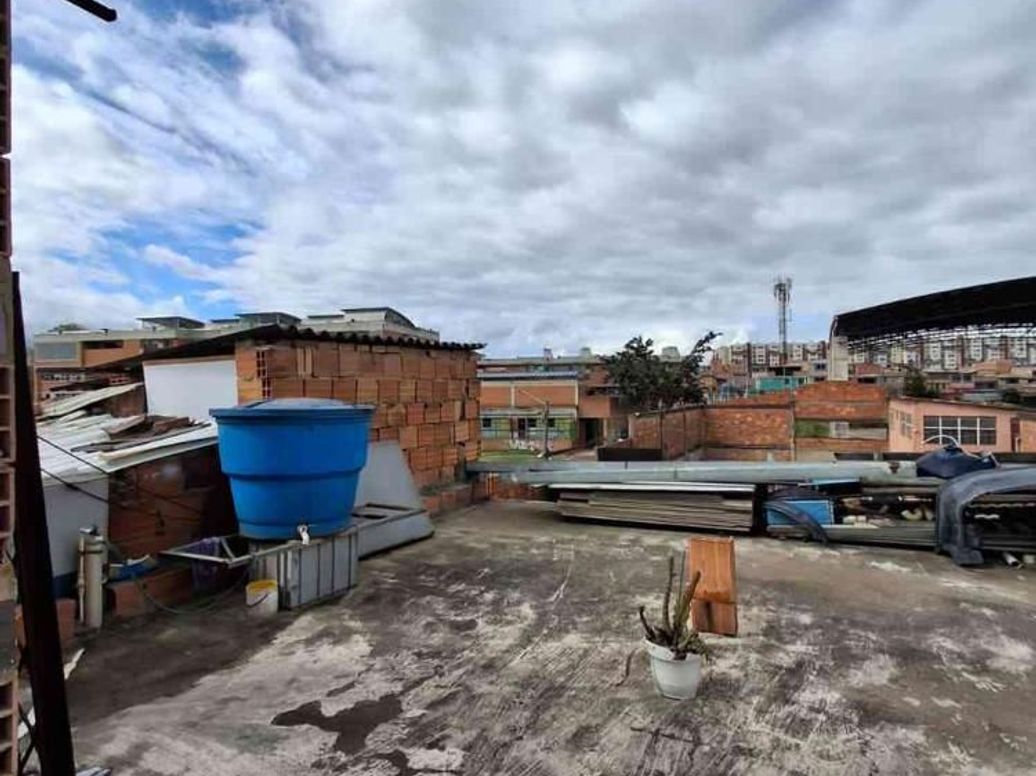 Casa de 5 alcobas en venta en Gran Britalia, Bogotá, 315 m² · foto 18 de 19