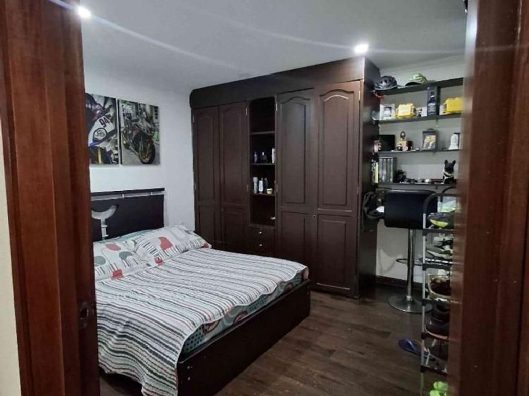 Casa de 5 alcobas en venta en Gran Britalia, Bogotá, 315 m² · foto 8 de 19