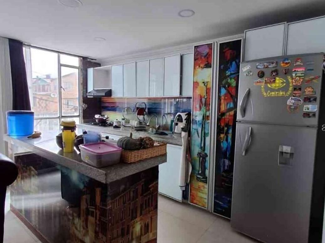 Casa de 5 alcobas en venta en Gran Britalia, Bogotá, 315 m² · foto 11 de 19