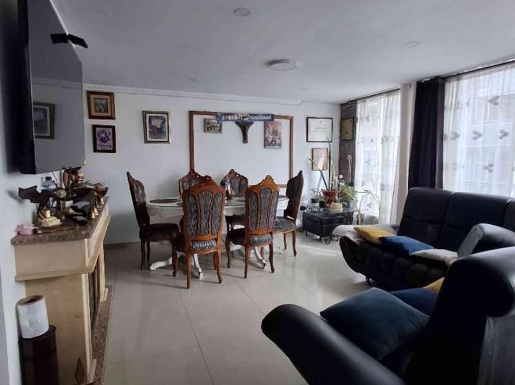 Casa de 5 alcobas en venta en Gran Britalia, Bogotá, 315 m² · foto 7 de 19