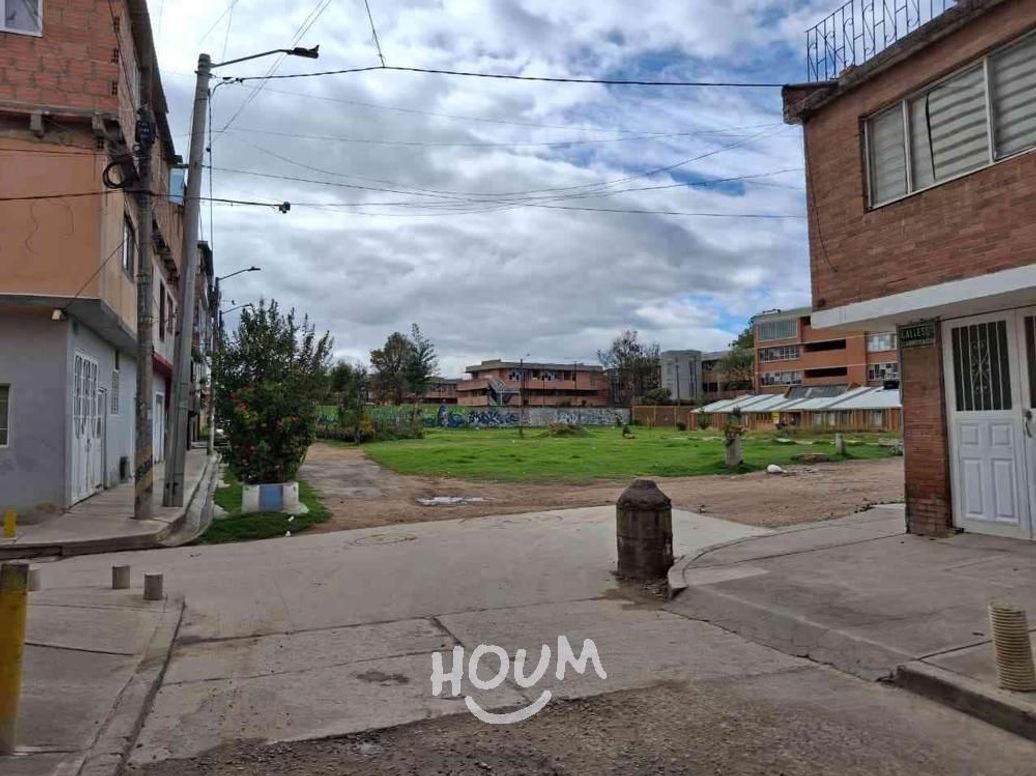 Casa de 5 alcobas en venta en Gran Britalia, Bogotá, 315 m² · foto 2 de 19